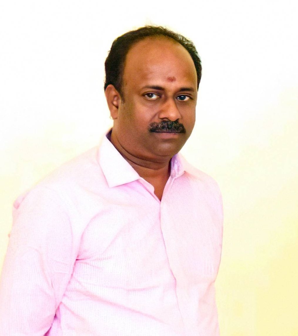 sr_muthukumar's tweet photo. Congrats @MuraliRamasamy4 sir on being elected as president for Tamil Film Producer's council (TFPC) 💐 நம் காரைக்குடி மண்ணிற்கு பெருமை தேடித் தந்த‌ ஐயா இராம.நாராயணன் அவர்களின் வழியில் தாங்களும் வெற்றி நடை போட வாழ்த்துக்கள் 👏🏻👏🏻 @Hemarukmani1 @ThenandalFilms 
#MuraliRamasamy https://t.co/7T8jXrjaeo