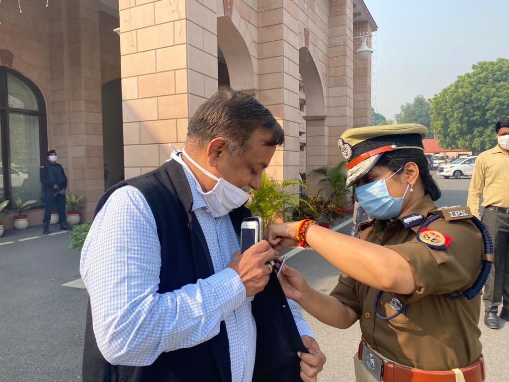 Igrangelucknow's tweet photo. उत्तर प्रदेश पुलिस के अदम्य शौर्य, कर्तव्यनिष्ठा और बुलंद पहचान का प्रतीक हमारा पुलिस ध्वज | इस अमेय गौरवगाथा के ध्वजवाहक हम-हमारा प्रत्येक जवान | @Uppolice @dgpup @CMOfficeUP @HomeDepttUP https://t.co/A8euE21WMj