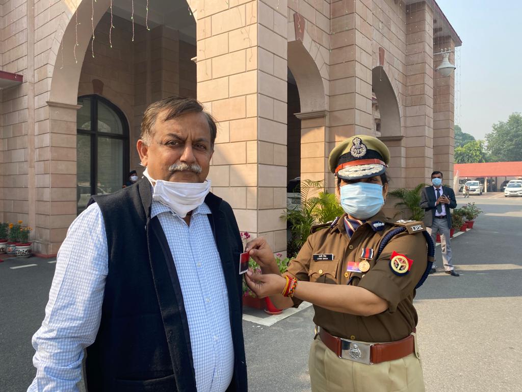 Igrangelucknow's tweet photo. उत्तर प्रदेश पुलिस के अदम्य शौर्य, कर्तव्यनिष्ठा और बुलंद पहचान का प्रतीक हमारा पुलिस ध्वज | इस अमेय गौरवगाथा के ध्वजवाहक हम-हमारा प्रत्येक जवान | @Uppolice @dgpup @CMOfficeUP @HomeDepttUP https://t.co/A8euE21WMj
