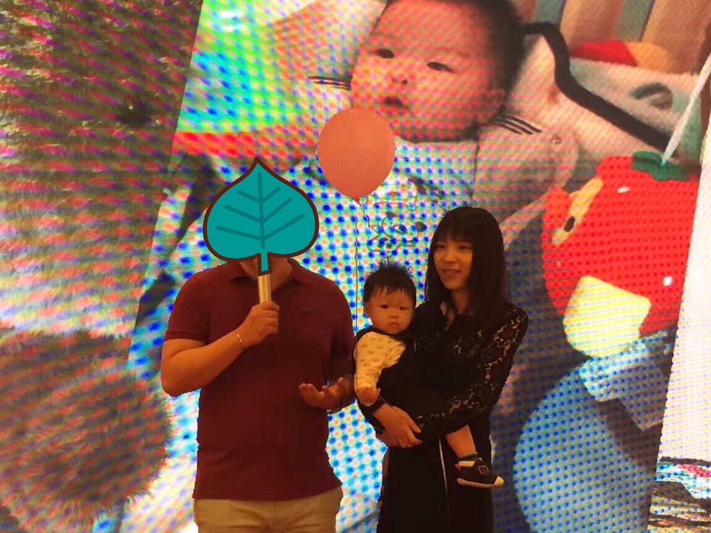 vivian_slut's tweet photo. 补发下昨天的照片，宝宝还是比较像我的呢。周一可以放松一下了，做麻麻真不容易😛 https://t.co/oplgN3uMmD