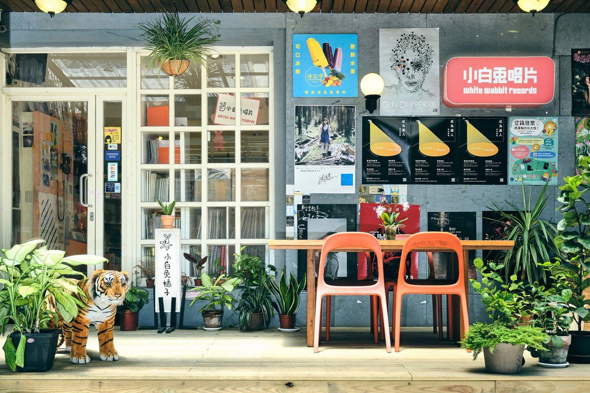 wwrecords's tweet photo. White Wabbit Records 

Time: 14:00 - 22:00
Address: 1F., No.1-1, Ln. 21, Pucheng St., Da’an Dist., Taipei City 106, Taiwan

小白兔唱片

營業時間：14:00 - 22:00
地址：台北市大安區浦城街 21 巷 1-1 號

線上購買：https://t.co/f3qEywwpdD https://t.co/vzhXbzkefs