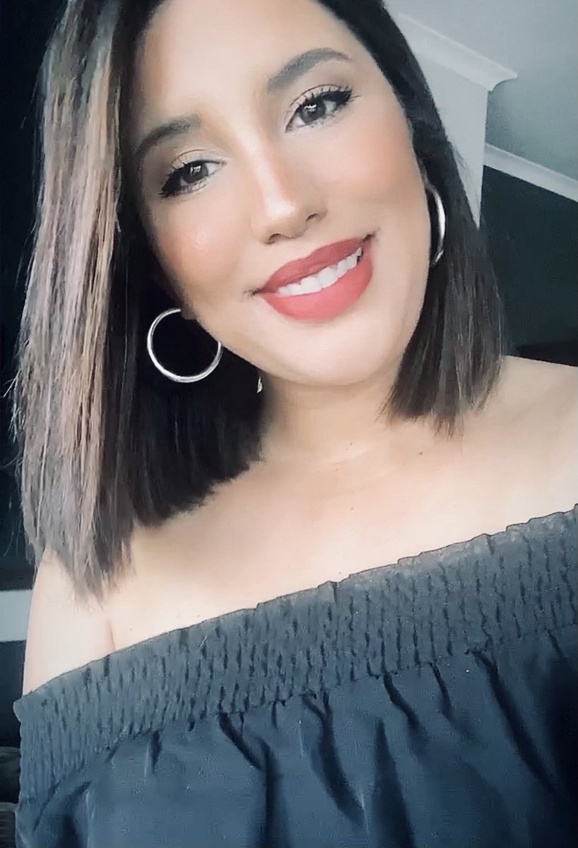 JennaJayLange's tweet photo. I went absolutely nuts on the @swiitchbeauty sale. Ordered 9 products incl an eyeshadow pallette with 35 shades and it was under R1000. My favs are #airmatte in 'Supreme' and #LiquidLuck I'm wearing them both here. #swiitchweek https://t.co/W8h2Ht2s3h