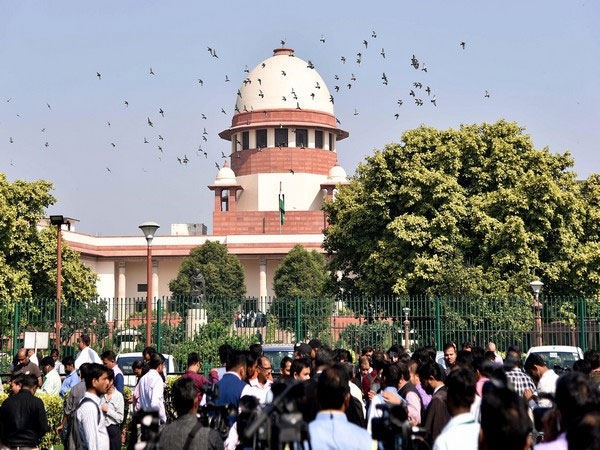OpinionExpress's tweet image. #SupremeCourt adjourns for next week, the pleas seeking a #CBI or a court-monitored #SITProbe in #Palghar #MobLynching incident.