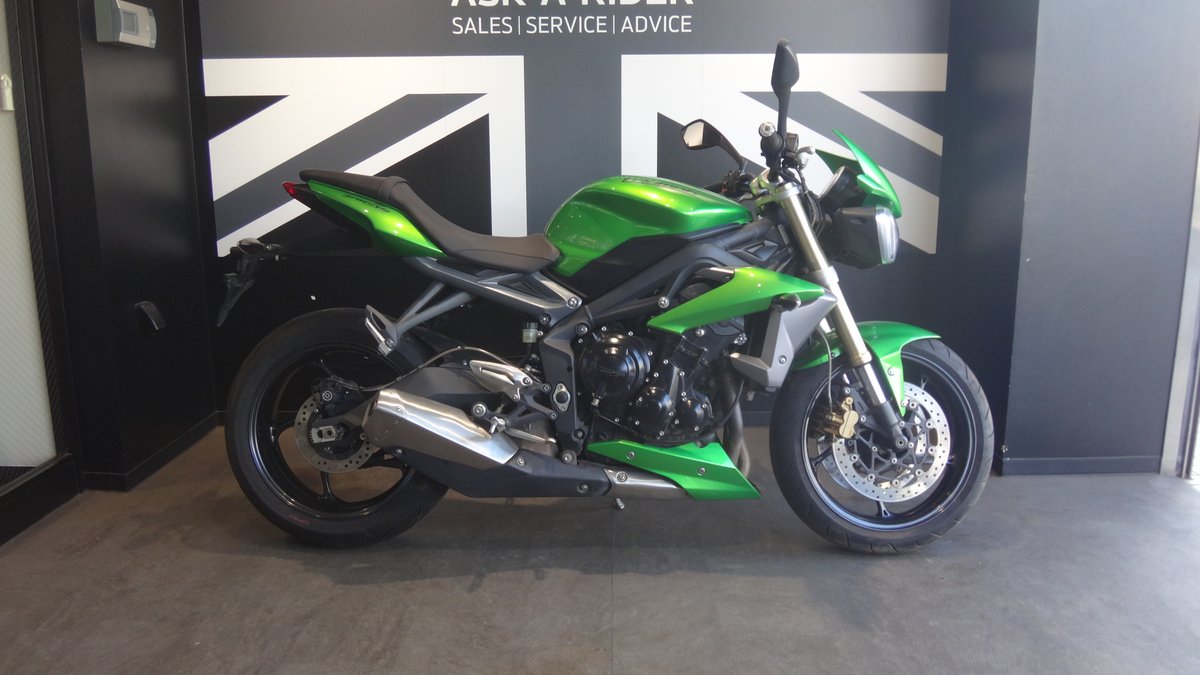 トライアンフ相模原 Twitterissa 追加の中古車です T Co Y6d4fmttp9 トライアンフ 相模原 ストリートトリプル 緑のバイク