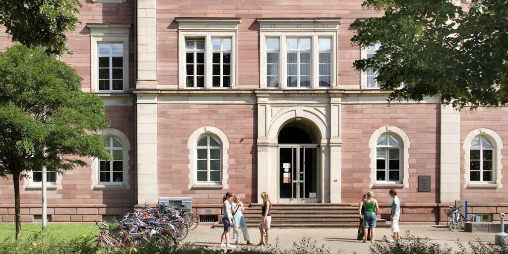 #Mitmachen ⭐Mit der #PHKarlsruhe baust du dir noch bis 29.11. bei #Science_days deine eigene Sanduhr und deinen eigenen Gegner. Löse viele kleine Rätsel schneller als die Sanduhr. Überlege genau aber beeile dich, denn die Zeit rieselt schnell! ▶️ science-days.digital/paedagogische-…