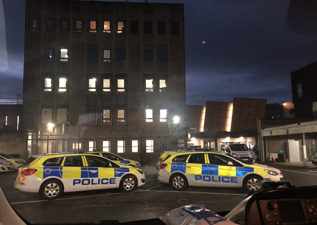 PCSO30747's tweet photo. Nothing like an early start for the last day of a set. #getmecoffee #nearlyrestdays #pcsoplymouth #letsdothis @CharlesCrossLPP @DC_Police https://t.co/CsPFzCXuJL