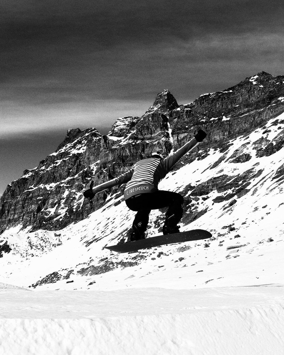 S’entraîner au pied du Cervin ça a son charme ! 🤩 
-> 10 jours de stage à Cervinia puis les Coupes du Monde débuteront (normalement 🤞🏼)