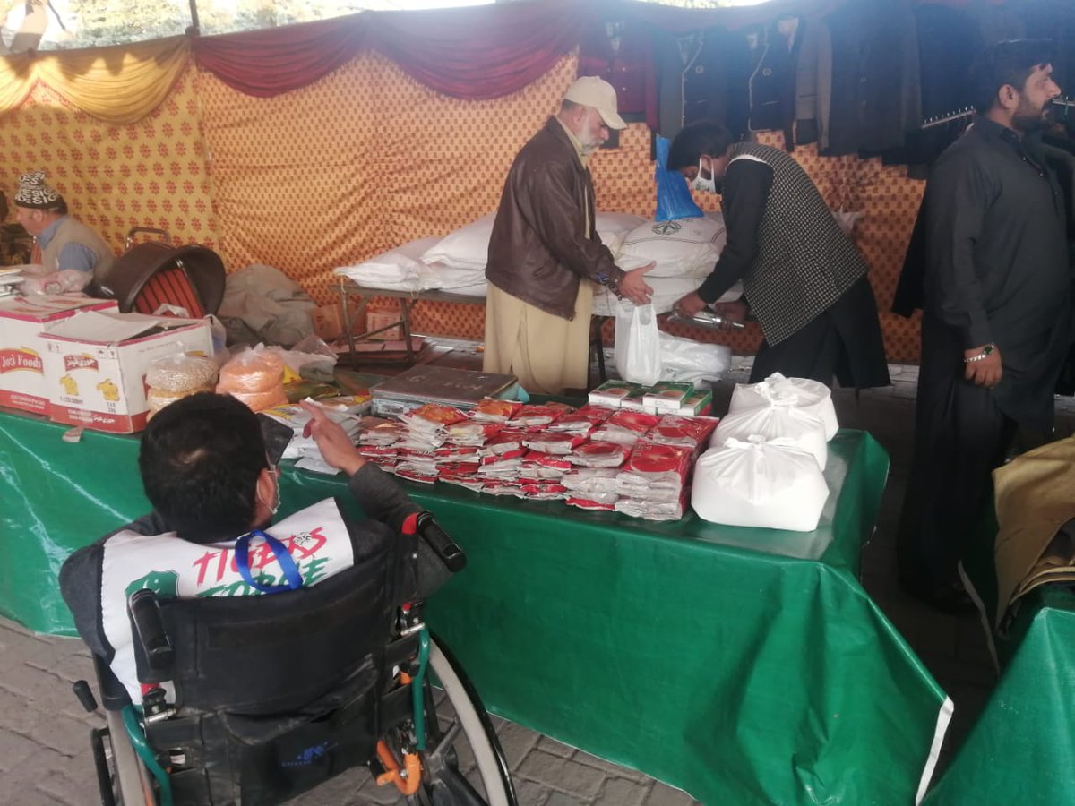 AC_RWPCity's tweet photo. As per CM Punjab directions, Sahulat Bazaar has been established in Allama Iqbal Park Rawalpindi City, Muree Road. All essential items are available at DC notified rates. Please visit and share your recommendations and complaints. Thank you. https://t.co/Udz7MFFrVH