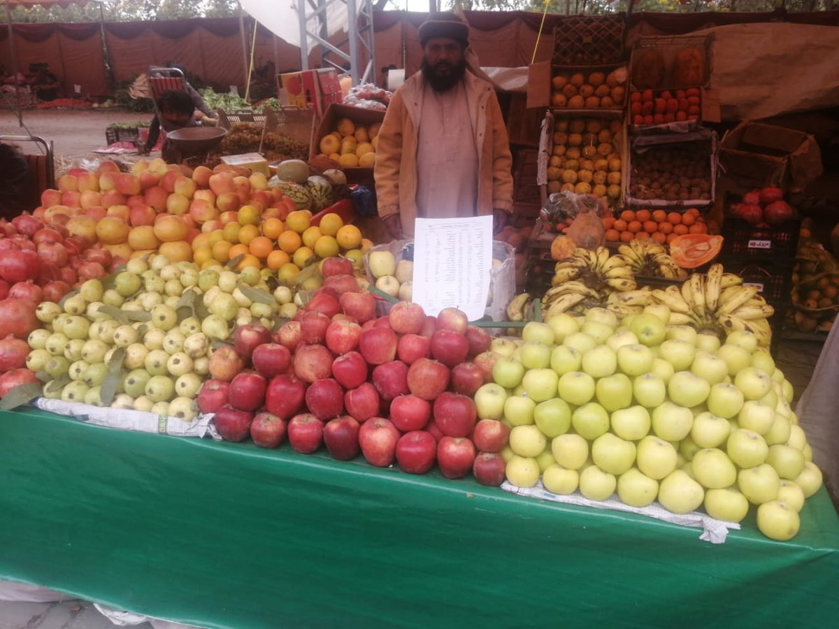 AC_RWPCity's tweet photo. As per CM Punjab directions, Sahulat Bazaar has been established in Allama Iqbal Park Rawalpindi City, Muree Road. All essential items are available at DC notified rates. Please visit and share your recommendations and complaints. Thank you. https://t.co/Udz7MFFrVH