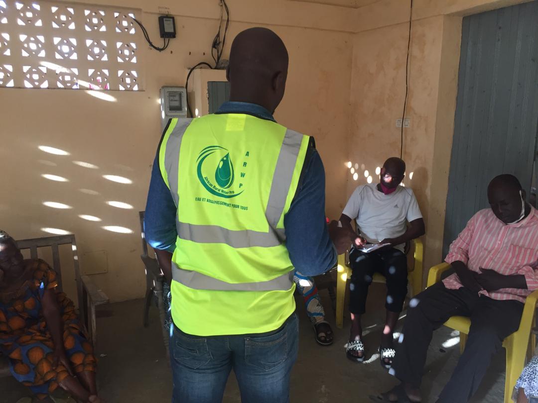 af_ruralwater's tweet photo. #PASPEA
Poursuite des échanges avec les habitants des quartiers impactés par les travaux de remplacement des conduites en amiante ciment dans la basse ville d'Aného! https://t.co/2w8M0DYDGI