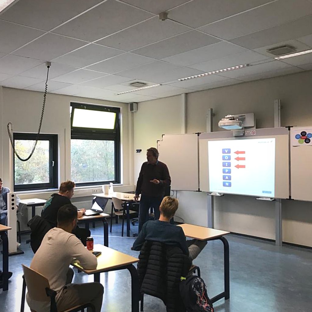 Onze foxen, Edwin en Lex, geven ook trainingen bij het Nova Collega. 

Ze geven training aan de Commercie opleidingen. Mooi om onze kennis over te dragen aan de toekomst. 

Hoe breng jij je kennis over?

#salesprofessionals #opleidingen #training #toekomst