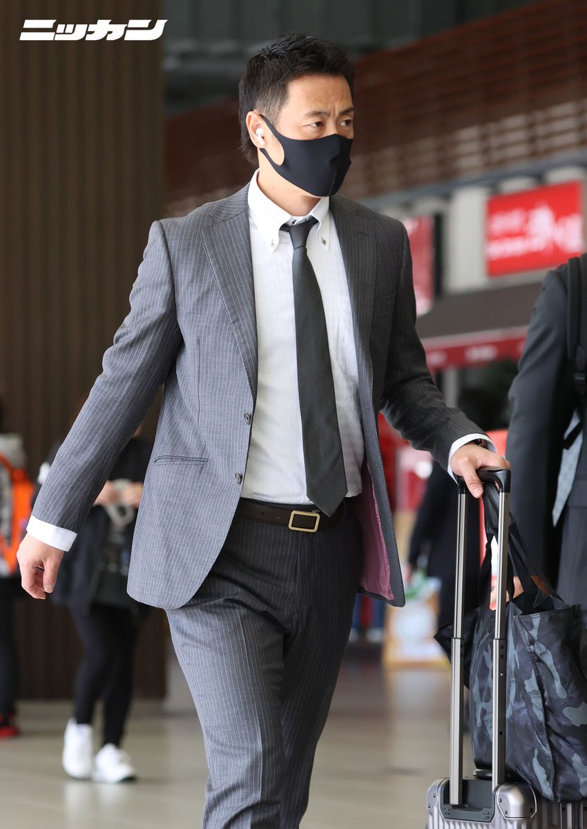 ট ইট র 日刊スポーツ 巨人担当 Gコレ 新大阪 博多移動編 え カッコ良すぎます 亀井善行 坂本勇人 巨人 ジャイアンツ Giants Withfans