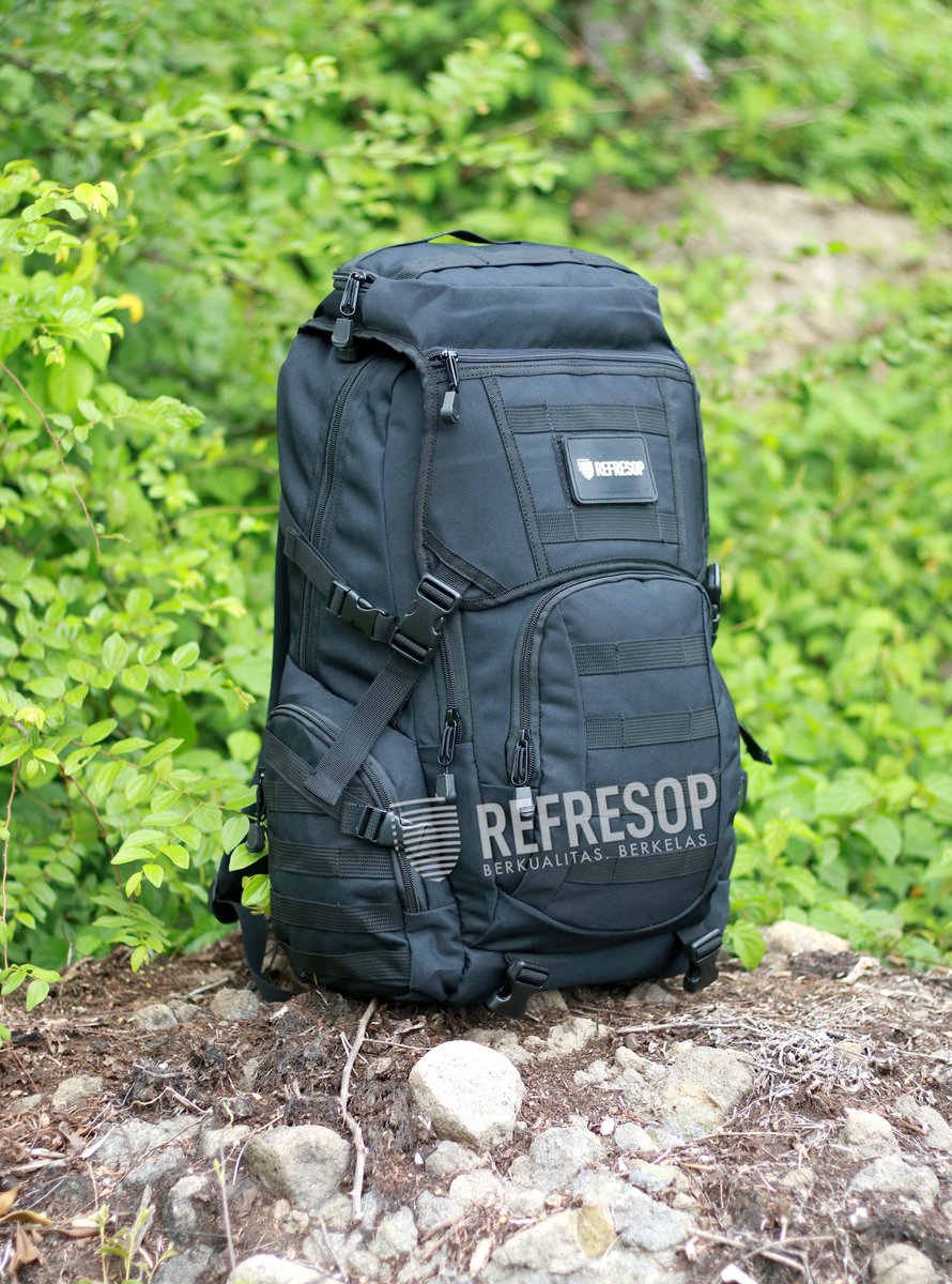 refreshop's tweet image. Bikin tambah keren dan berkelas nih kalau kamu pakai tas ransel ini, Fres! Kainnya seperti yang di pakai di tas tempur jadi pasti kuat dan awet banget. Mau? Dapatkan segera di Shopee, ya! shopee.co.id/sasangps/51577… #ShopeeID #tasarmy #refreshop #ranselarmy #tasawet #ranselkuat