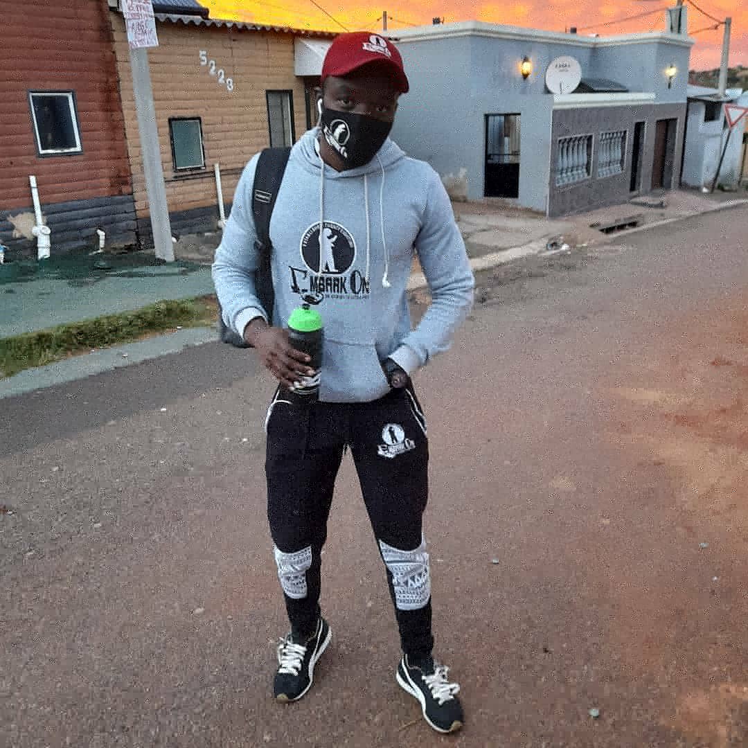 Fit24Coach's tweet photo. Morning and happy *Embark On Clothing* Monday 🥳🥳🥳🥳 follow @Embark_On_
wake up and show up! Anything is possible. https://t.co/ZisebPS85l