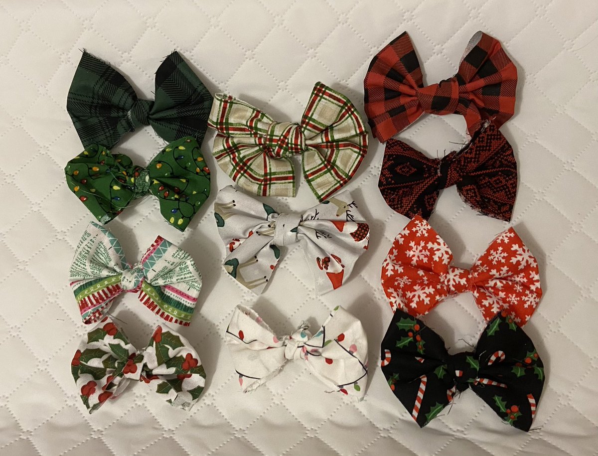 elocinatsirt's tweet photo. Alligator clip bows! They’d make great stocking stuffers with Christmas coming up! 🎄🎄 
$2.50 each, with a $3 shipping fee. https://t.co/4AbyymEGHl