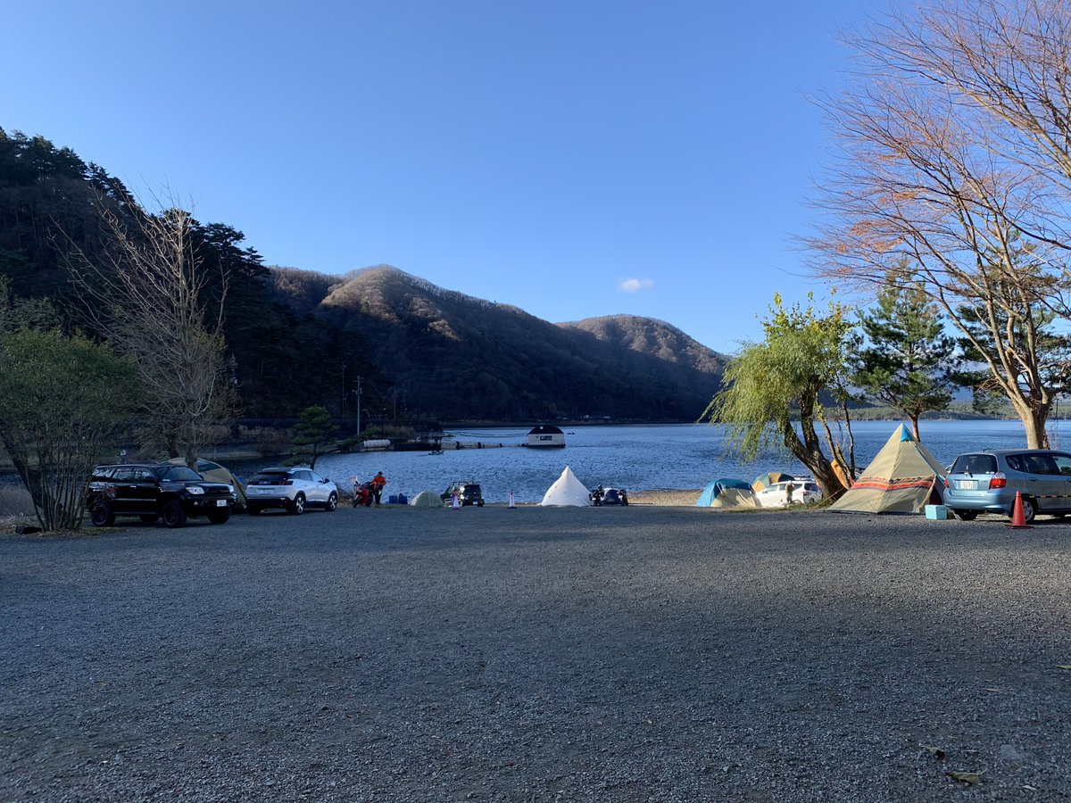 本日のサウナ🧖‍♂️
山梨の湖畔キャンプ場の
キャンプ帰りに念願の桜庵へ
セルフロウリュあり
温度は100度くらい？
他のお客さんもいなくてほぼ貸切
何杯も何杯も石に、、、
最高すぎる。
今日は天気も良かったし、
外気浴最高でした☀️
整ったぁ