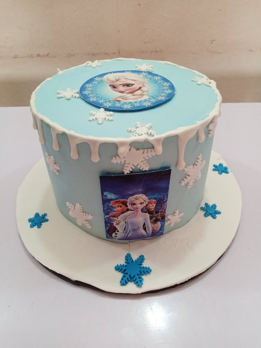 SirKayKitchen's tweet photo. Very short time together yet she came with great passion, so hardworking and always ready to know and learn. I'm glad she came out strong πͺπͺ May the Almighty bless your oven with batters π
#cakesbysirkay #cakes #cakesinkaduna #birthdaycake #kdcakes #kaduna https://t.co/3wRY7elonW