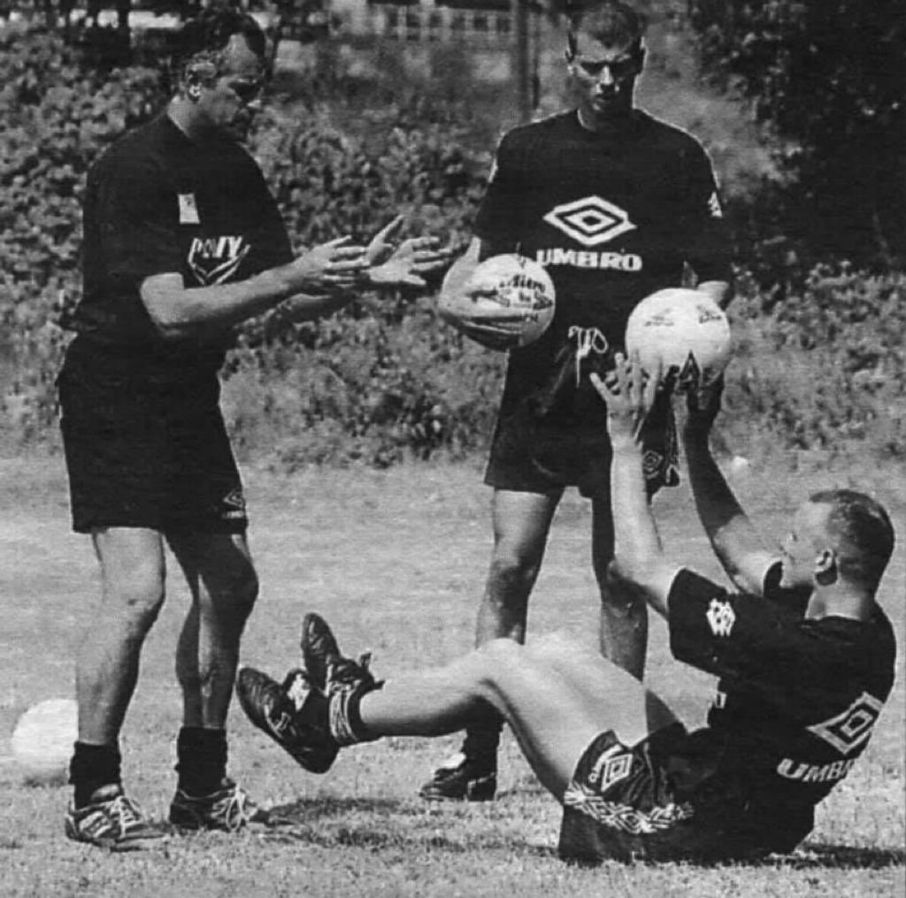 Downhill2ndHalf's tweet photo. OUT NOW - One of Barnet’s most successful ever exports, @maiktaylor1 joins us on the podcast. The episode was recorded last month and Maik talked fondly of his time at Underhill and especially about his former manager, Ray Clemence. It’s a fitting tribute.
https://t.co/zJzRgQ0OeU https://t.co/Brd27tqbjo
