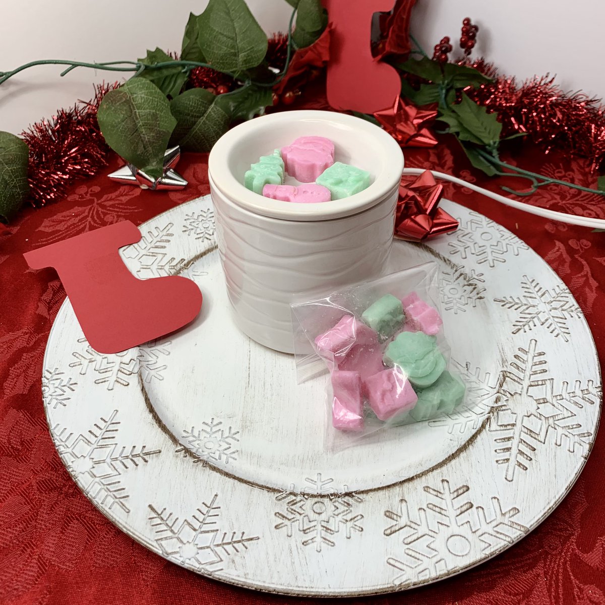 GoldenBlendsCo's tweet photo. @realcocoagirl Hi! I’m Alliyah and I sell handmade aromatic skin care products, candles and wax melts! ✨ My products make for amazing stocking stuffers and/ or mood boosters to have around the house this holiday season!

https://t.co/i2eLEONfqM
https://t.co/h0DeFd1IiW https://t.co/beIhH5uyOG