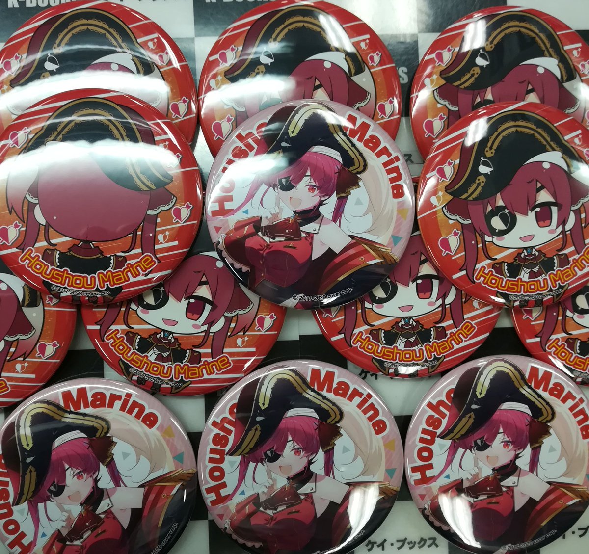 入荷情報】 #ホロライブ ぺこーらと船長の ツクモコラボ缶バッジ