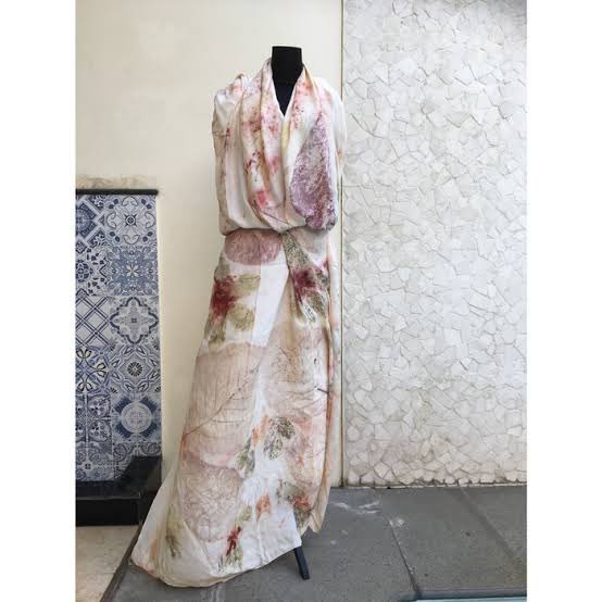 anabella17081's tweet photo. Ecoprint was interesting! 
You can make a bag, pouch, dress , hat and many other creative ways💕😻

Anabella rosalina-group 2
#universitasairlangga
#universitasudayana
#universitaskristenpetra
#ukp #pcu #surabali 
#surabali2020 https://t.co/umschc9MQK