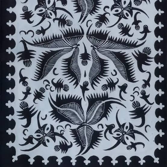 anabella17081's tweet photo. There’s so many kind of batik in East java such as batik lamongan, batik malang, etc. Mostly the motif are inspired from floral, and geometric patterns

Anabella rosalina-group 2
#universitasairlangga
#universitasudayana
#universitaskristenpetra
#ukp #pcu #surabali 
#surabali2020 https://t.co/mfKAp4Gkg8