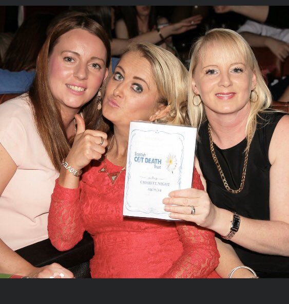 LauraDx4's tweet photo. Happy Birthday Aileen hope u hav a fab day. Love u xx @DicksonAileen https://t.co/NuqLb8GI17