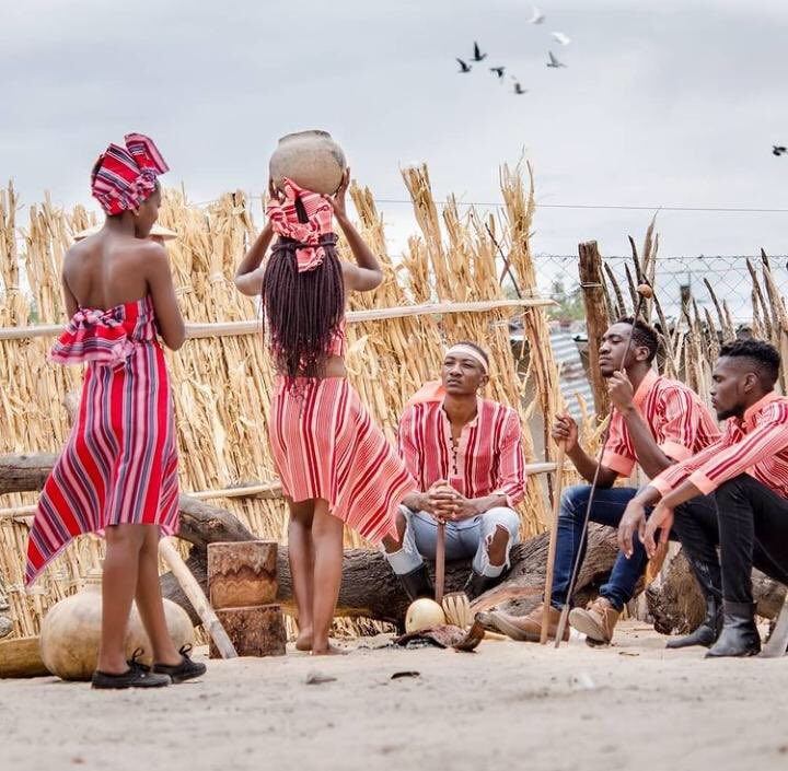 OwamboF's tweet photo. “Waana mutanda kunangombe, waana mpagona kunaiilya” - Let’s all come in numbers on the 18th - 20th of December 2020, come support the Namibian youth 🙏🏾🙏🏾 
#owambofest #oxungi #culture #youth #namibia #traditional #africa #oshiwambo #oshiwamboculture #december #food #unity #drinks https://t.co/VtrEqxukCf