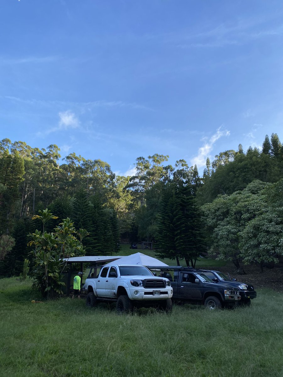 keaeatsrice's tweet photo. trekkkkkd up there. i had no idea this even existed on oahu da fuq https://t.co/guNujKyhpg
