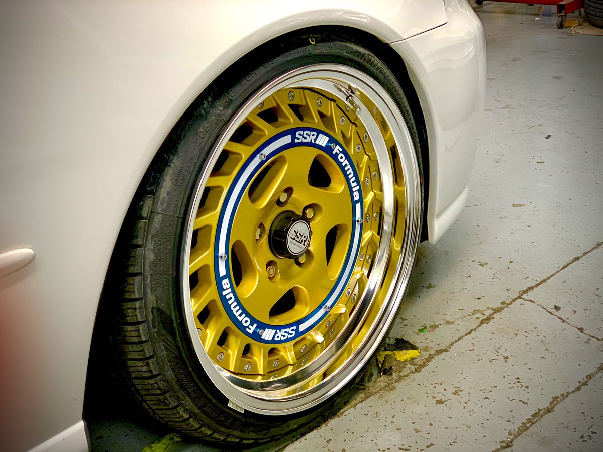 Kren4343's tweet photo. やっとホイール来たので公開
SSR Formula Aero Spoke

F  8.5j    205／40／18
R  9.5j    215／40／18

FMゴールド(オーダー色)
エアロプレートブルー

車高調
326パワー　チャクリキダンパー

2ヶ月待つのが長かったー笑 https://t.co/QthW66xd9M