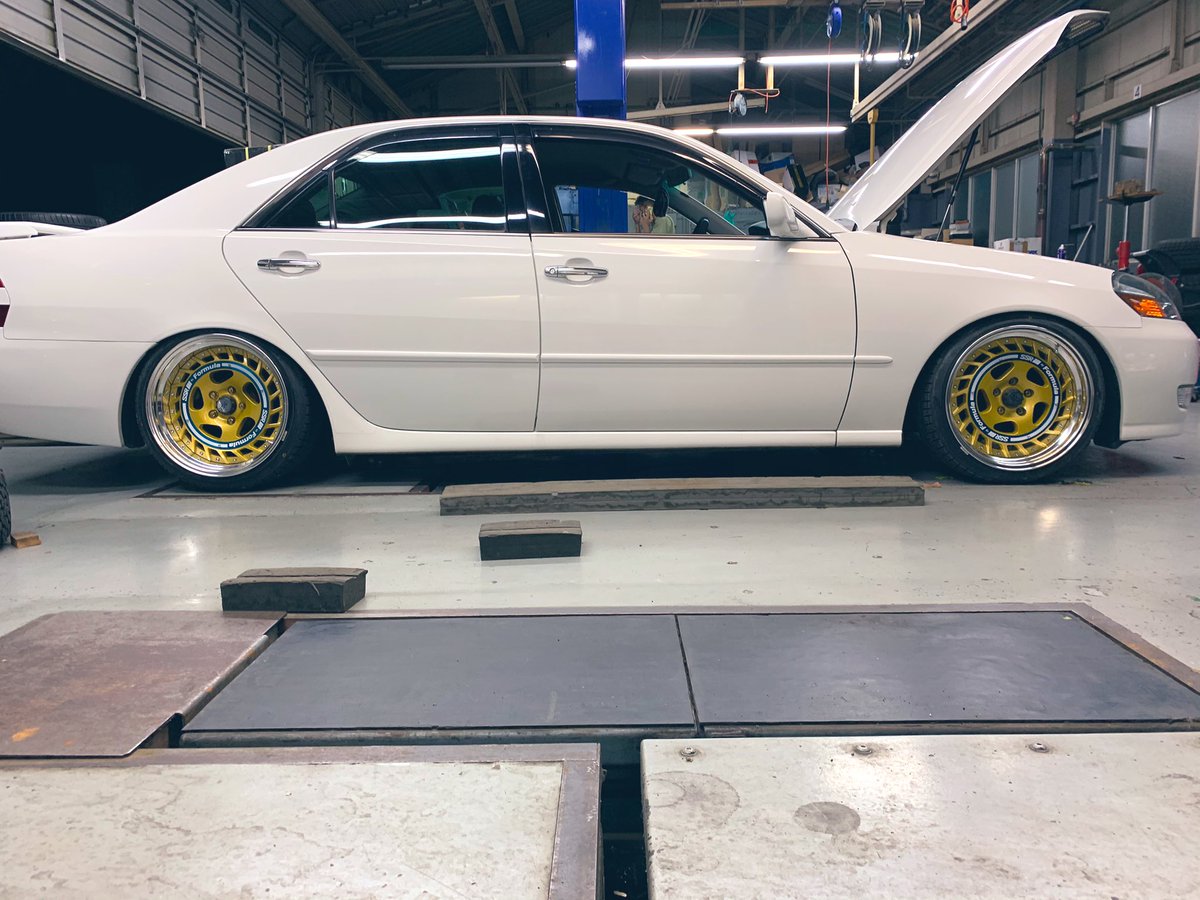 Kren4343's tweet photo. やっとホイール来たので公開
SSR Formula Aero Spoke

F  8.5j    205／40／18
R  9.5j    215／40／18

FMゴールド(オーダー色)
エアロプレートブルー

車高調
326パワー　チャクリキダンパー

2ヶ月待つのが長かったー笑 https://t.co/QthW66xd9M