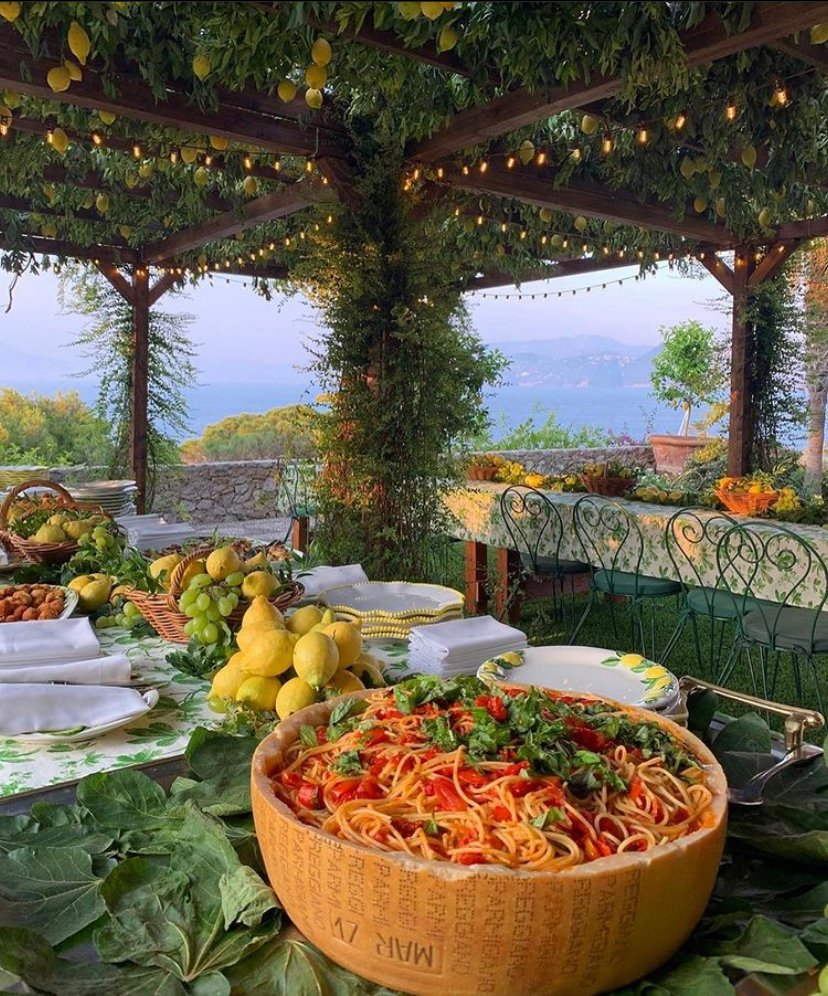 Buon Pranzo! 🍝
📍 Vitorchiano, Lazio 🇮🇹

#italia #food #lunch #travel #cities #Foodie  #traveling #design #nature #mondaythoughts #pasta #wine #photooftheday #monday
📸 <a href="/stevaleri/">Cisp</a> | @eyeswoon