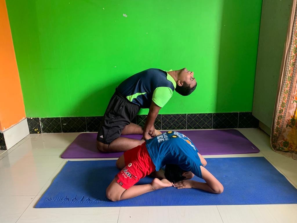 CSMTechnologies's tweet photo. Our weekly #Yoga sessions were initiated to help employees manage stress better, enhance their clarity and help think more creatively. Truly a pumped-up start to the day.

Now #Yoga for #CSMers has transformed into #WeekendRoutine, for the best! ✨ https://t.co/whYDxBRmm3