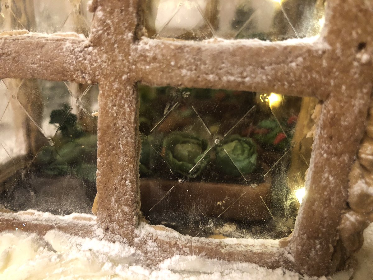ScifiZephyr's tweet image. Closeup of marzipan veggies inside the gingerbread greenhouse #DeFi #BreadForThePeople @Farmingyields @harvest_finance