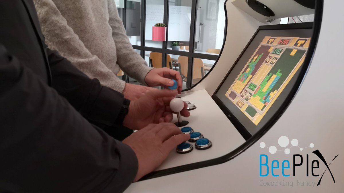 Une borne d’arcade en kit, achetée dans les Vosges chez PM88, a été assemblée au BeePlex. Moment de partage et de convivialité entre les coworkers ! Les grands classiques des jeux vidéo n’auront bientôt plus de secrets pour nous ! beeplex.fr/news/2020/Nove…
#coworkingnancy #bartop