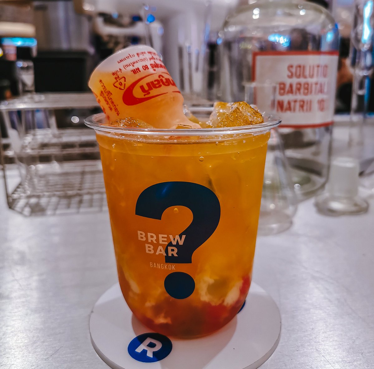 foodtellers's tweet photo. ร้าน Brew Bar สาขาเซ็นทรัลลาดพร้าว แนะนำ เมนูทองมณี คือ ชาไทยหอมมาก ไม่หวานด้วย ที่ชอบสุดคือด้านบนเป็นครีมบูเล่อร่อยมาก ทานพร้อมกับทองม้วนและขนมผิง ก็คือดี ส่วนเมนูอื่นๆ ก็ครีเอทไม่แพ้กัน ที่สำคัญอร่อยทุกเมนูค่ะ  #ไม่เคยชาแบบนี้มาก่อน #อร่อยไปแดก #อร่อยบอกต่อ @Brewbarbkk @aroii https://t.co/KLLOq0NDFJ