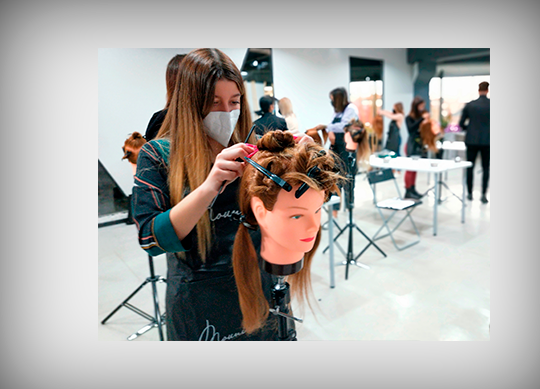 MounirSpain's tweet photo. No te quedes con las ganas de crecer en este mundo únete a nuestro equipo y dale un nuevo toque a tu salón con la #evolucióndelcolor #mounir.
https://t.co/sPlFUlBcXg https://t.co/gs4XErO4Ay