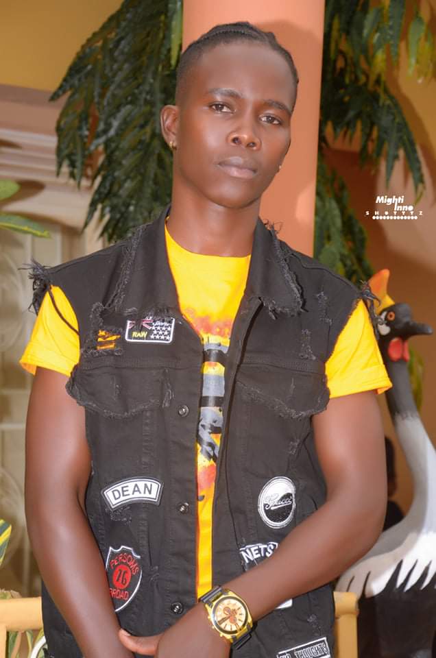 xdlmgmt's tweet photo. Life shrinks or expands in proportion to one's courage.
Watch out fi this talent
👇🏾👇🏾👇🏾👇🏾
@PaPOtellemseh
He's soon taking over #NorthernUg music industry by surprise to those who don't believe in him.
Check out his latest video #kato_smart🎥 here👇🏾
https://t.co/QPQN4Kuoq8 https://t.co/4Yy4ad47pQ