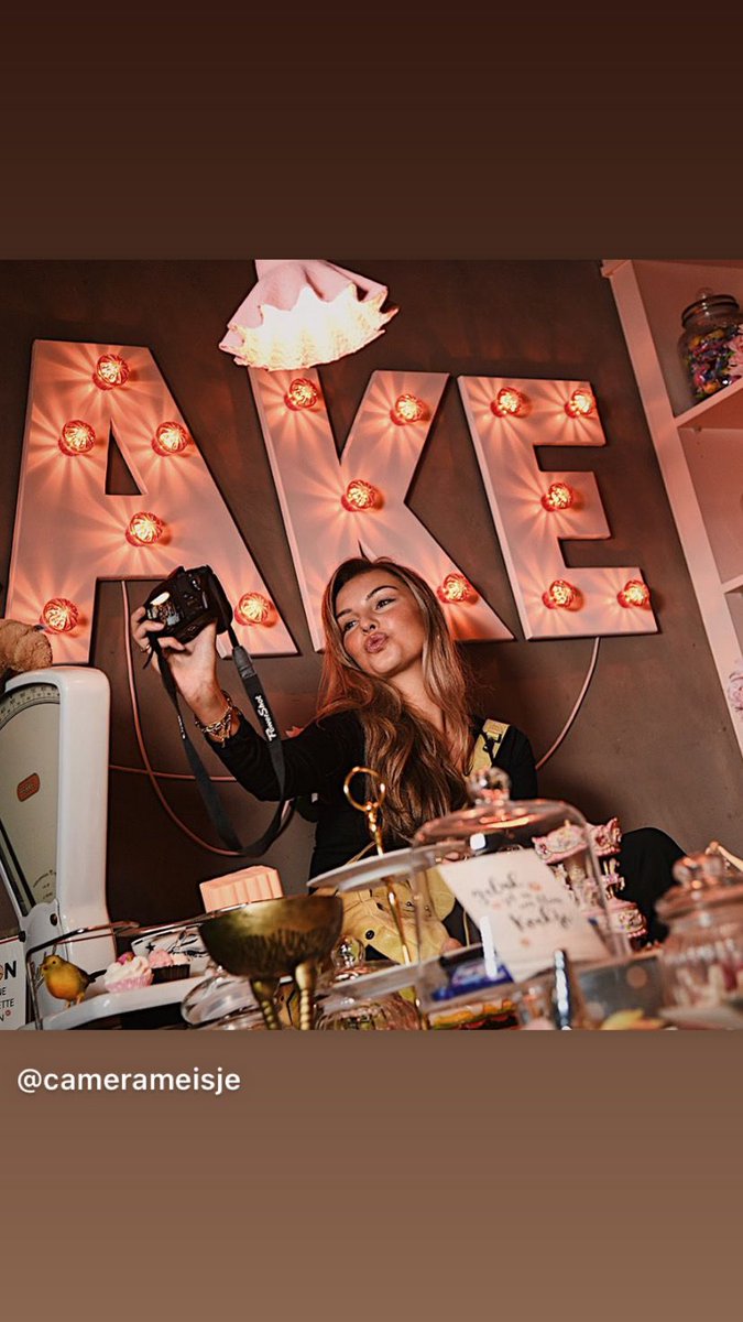 Ik zag wel dat je cake! #camerameisje #fotomarketing #polaroid #bedrijfsfeest #knapperd #brandingshoot #bruiloft #hireusforyournextevent #polaroidmeisje