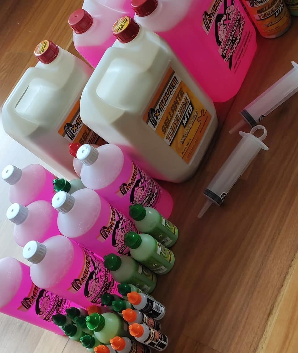 PMGRacingTeam's tweet photo. 🧽🧴 Los productos @xsauce_com ayudan a completar tareas como la limpieza y el mantenimiento de la bici, testado incluso por los más exigentes.

🛫 🇦🇺 Hasta Australia ha volado un envío para que Bec y Dan McConnell tengan existencias durante todo su verano.

#RollingTheWay https://t.co/EJjEms4sEi