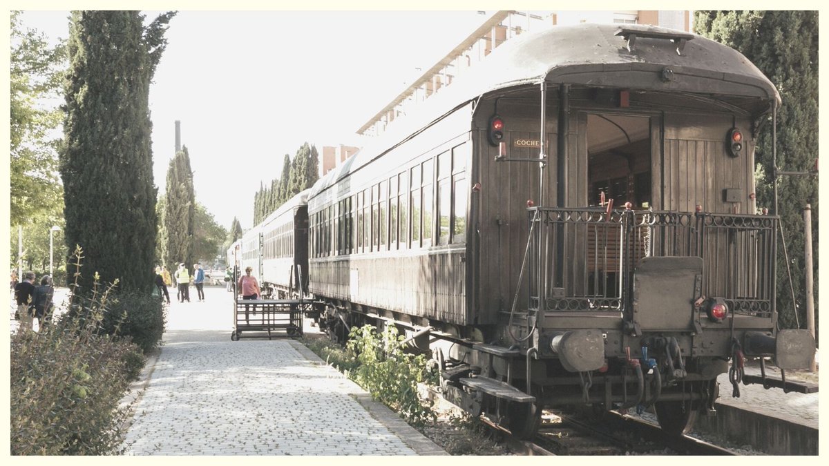 ¿Quieres conocer un poco más sobre la historia del <a href="/TrendelaFresa/">Tren de la Fresa🍓</a>? 🍓
El trayecto y ruta del #TrenDeLaFresa tiene más de un siglo y medio de vida, pues la creación de la circulación Madrid-Aranjuez data de febrero de 1851.

¿Cómo te quedas?  🤭
 #TrenesPatrimonioMundial