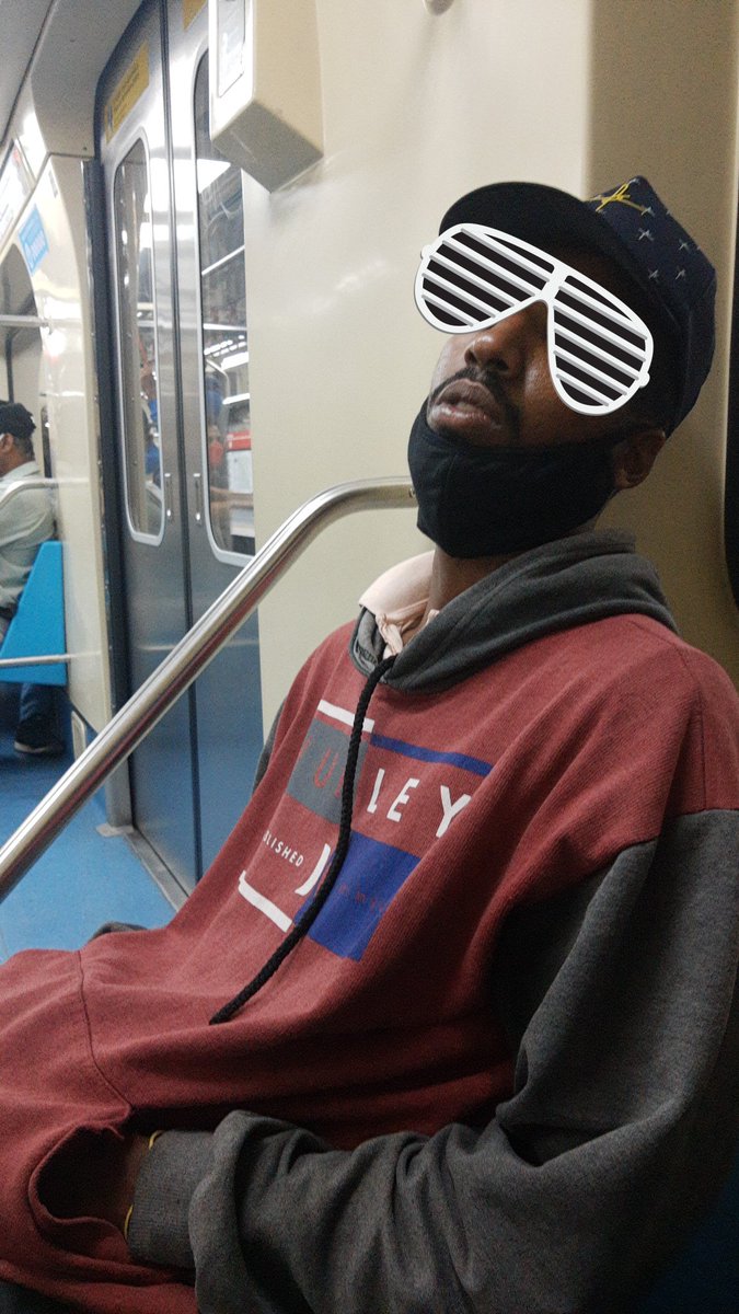 adriano_costta3's tweet photo. Tá certíssimo o uso da máscara segurando o queixo pra não cair, o respeito das pessoas pelos outros usuários do @metrosp_oficial é sensacional carro k024 estação Pedro II sentindo Corinthians Itaquera as 5:52h
#useMascara #corretamente https://t.co/LbCFX927qh