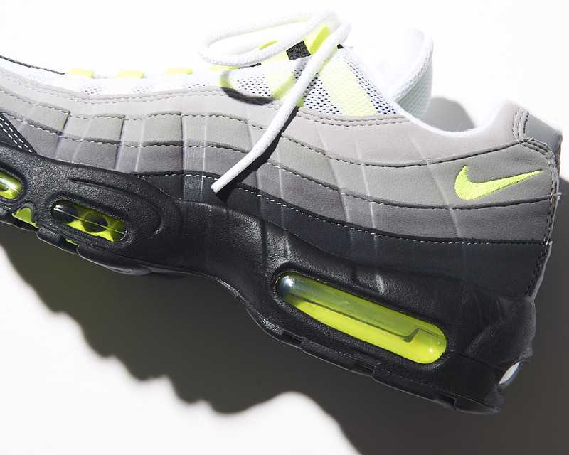 snkrdunk_jp's tweet photo. 👟新情報公開⚡
社会現象を巻き起こした傑作…NIKE AIR MAX 95 OG "NEON" 2020が復刻！

📱https://t.co/PjlYLJ7fTl

#ナイキ https://t.co/12iJA25sUr