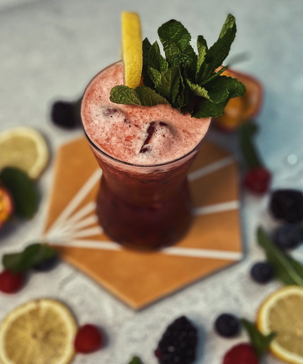 chillingglassuk's tweet photo. Berry Blast Mocktail 💥 🍒

Inspired by the new @diffordsguide cocktail book, here is a new recipe for #MocktailMonday. 

Full Recipe Here: https://t.co/oaYGseyEXD https://t.co/l6nA08jqRu