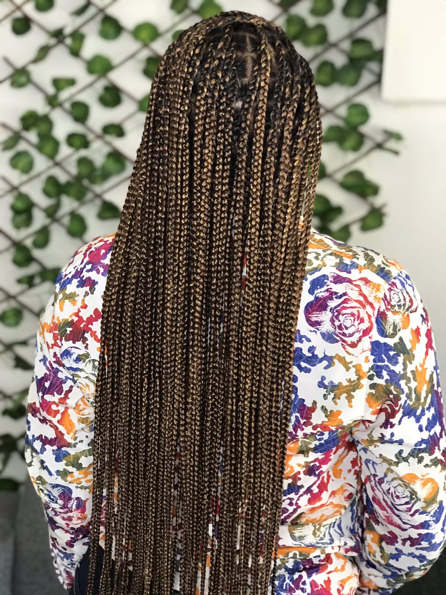 mui_bat's tweet photo. Hi people! I do hair for a living at the most affordable prices ever. Kindly retweet to help me reach as many customers as possible 🙏🏽
IG: @the_glammer
https://t.co/ANFcIOO2n9 https://t.co/XqGEpLu4VE