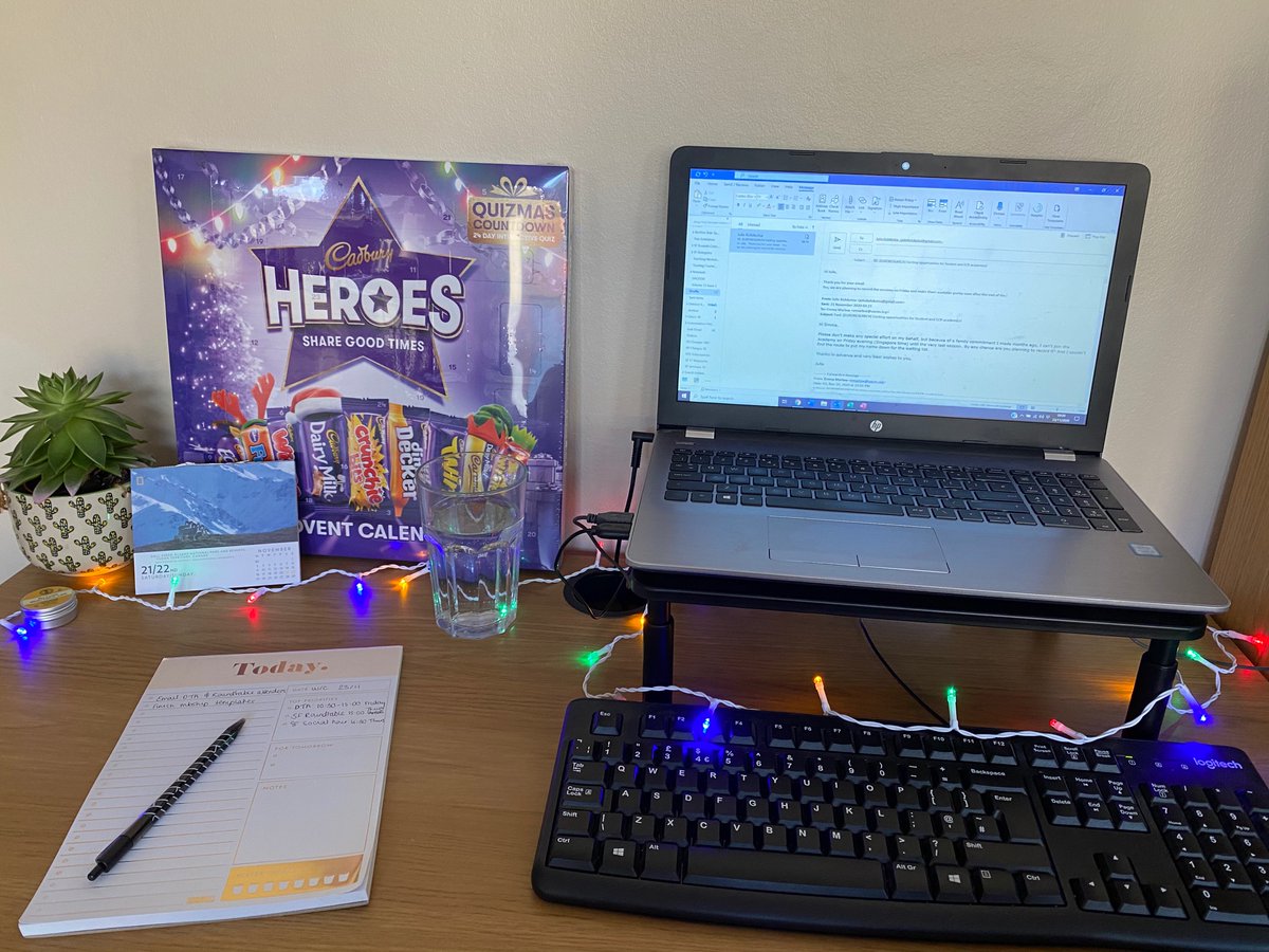 Start your week right, festive-fy your desk #UACESselfcare