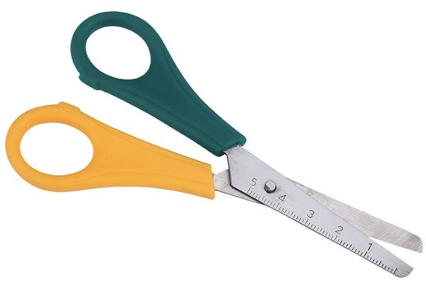 _Tomothyy_'s tweet photo. #AwfullyBritishTimeCapsule 

Being a right handed kid, determined to cut with these, to prove there is no difference between left and right handed scissors* ✂️ 

*and failing. https://t.co/4ACSzL4Xh8