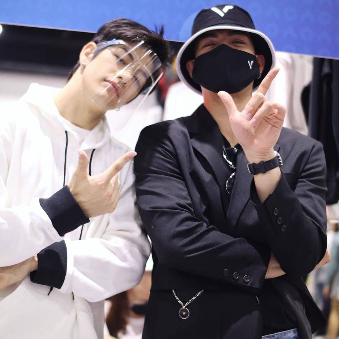 fcjosswayar's tweet photo. ขอบคุณทุกคนนะครับที่มาสนับสนุนลุค(และจอส)ที่บูธ @thevoyagestore ในงาน FANTOPIA นะครับ ❤️ @josswayar
CR.IGlukevoyage
#fantopia2020
#thevoyagestore
#lukevoyage
#JossWayar
#จอสครับไม่ใช่จอร์ช
#FCJOSSWAYAR https://t.co/k3FrT4o9ba
