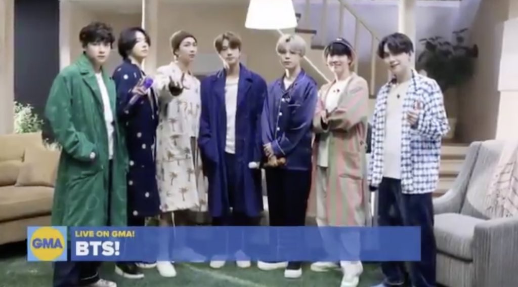 DoYourJ's tweet photo. That hairstyle again! And what's with BTS' sudden liking towards wearing p@jamas in shows?
They won't let JM have showcase his talents &amp; decent style in solo contents and rarely let him have anything decent (including styling) in group contents https://t.co/BTYz7zPrVj