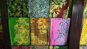 natashaeddy_'s tweet photo. East Java also has arts in their clothing. Their famous cloth is their batik and their batik has various kinds according to their districts. https://t.co/KMCdzmAiS1